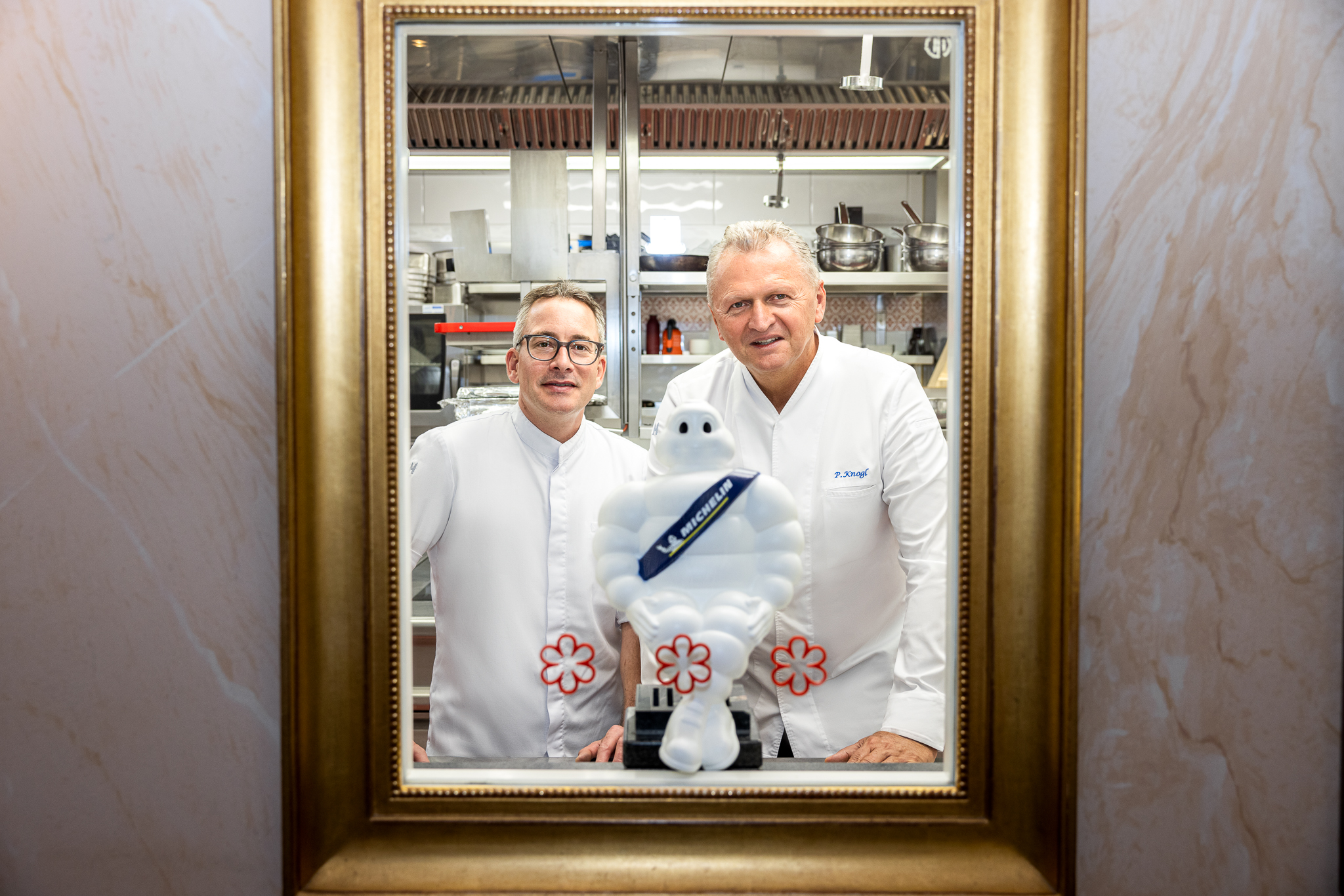 2504 LK CB Portrait 3 72Dpi